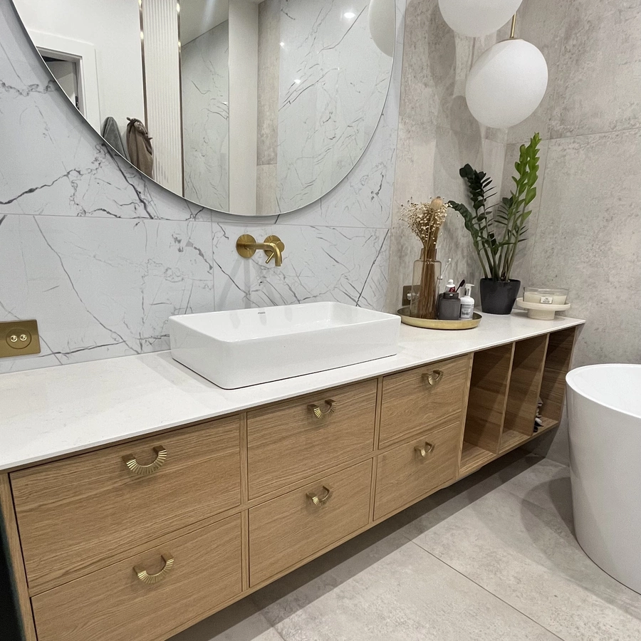 Nowoczesna zabudowa łazienki